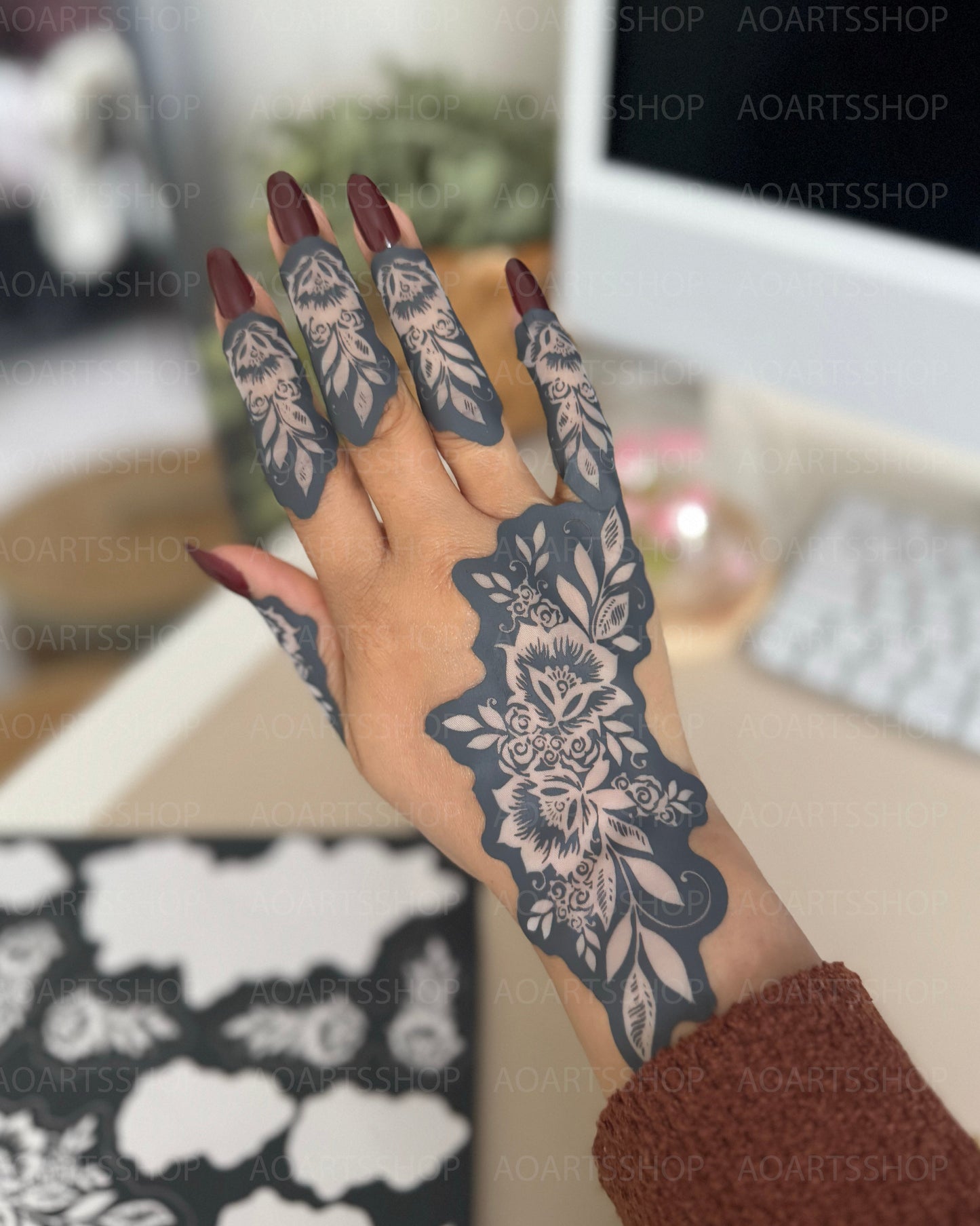 Silk Screen Stencil: DUNYA (Both hands)