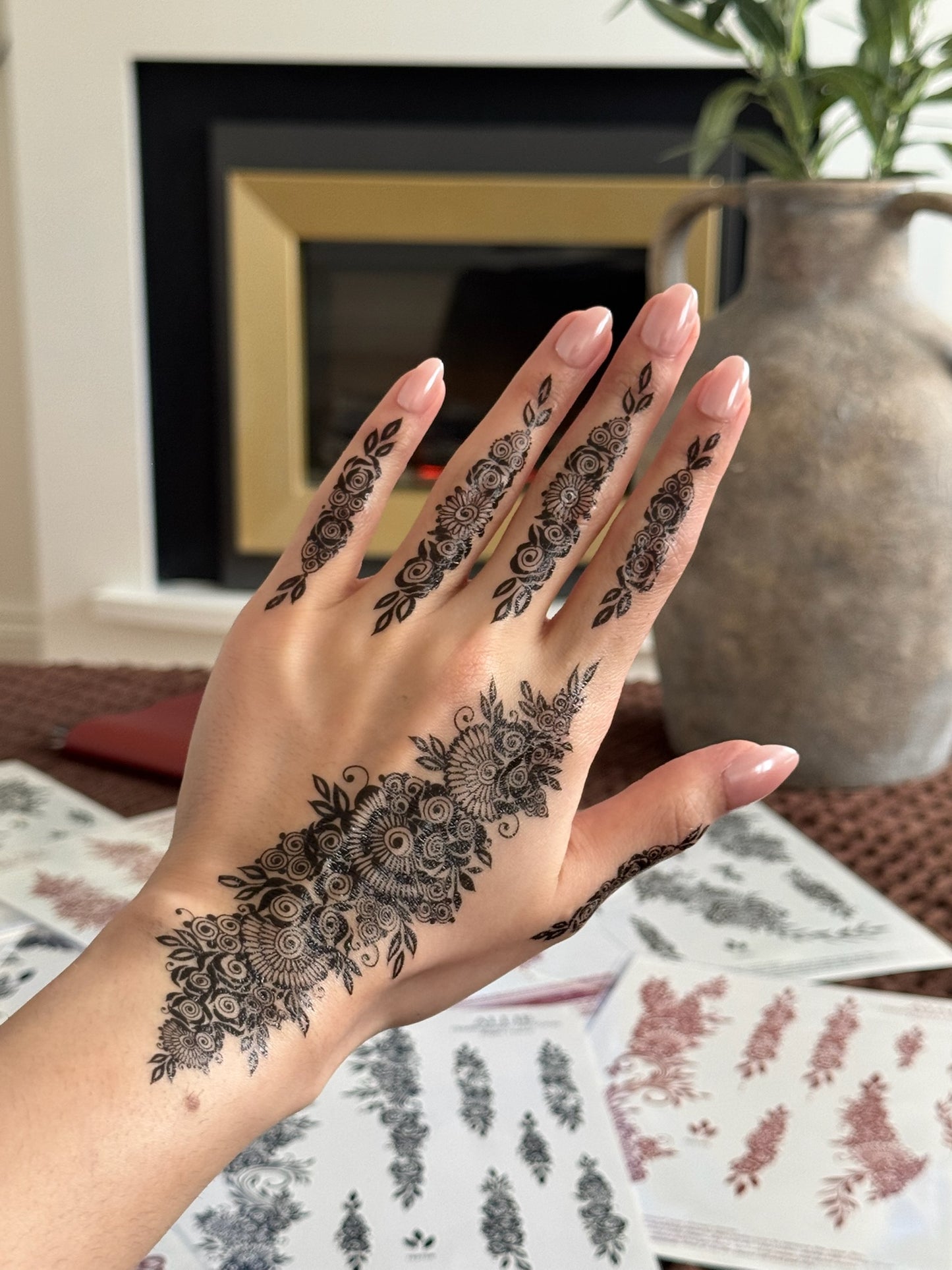 Black Henna Tattoo: LA FLORA (Both hands)