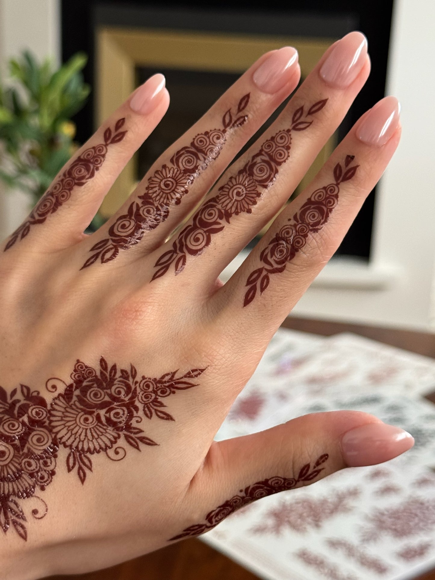 Brown Henna Tattoo: LA FLORA (Both hands)