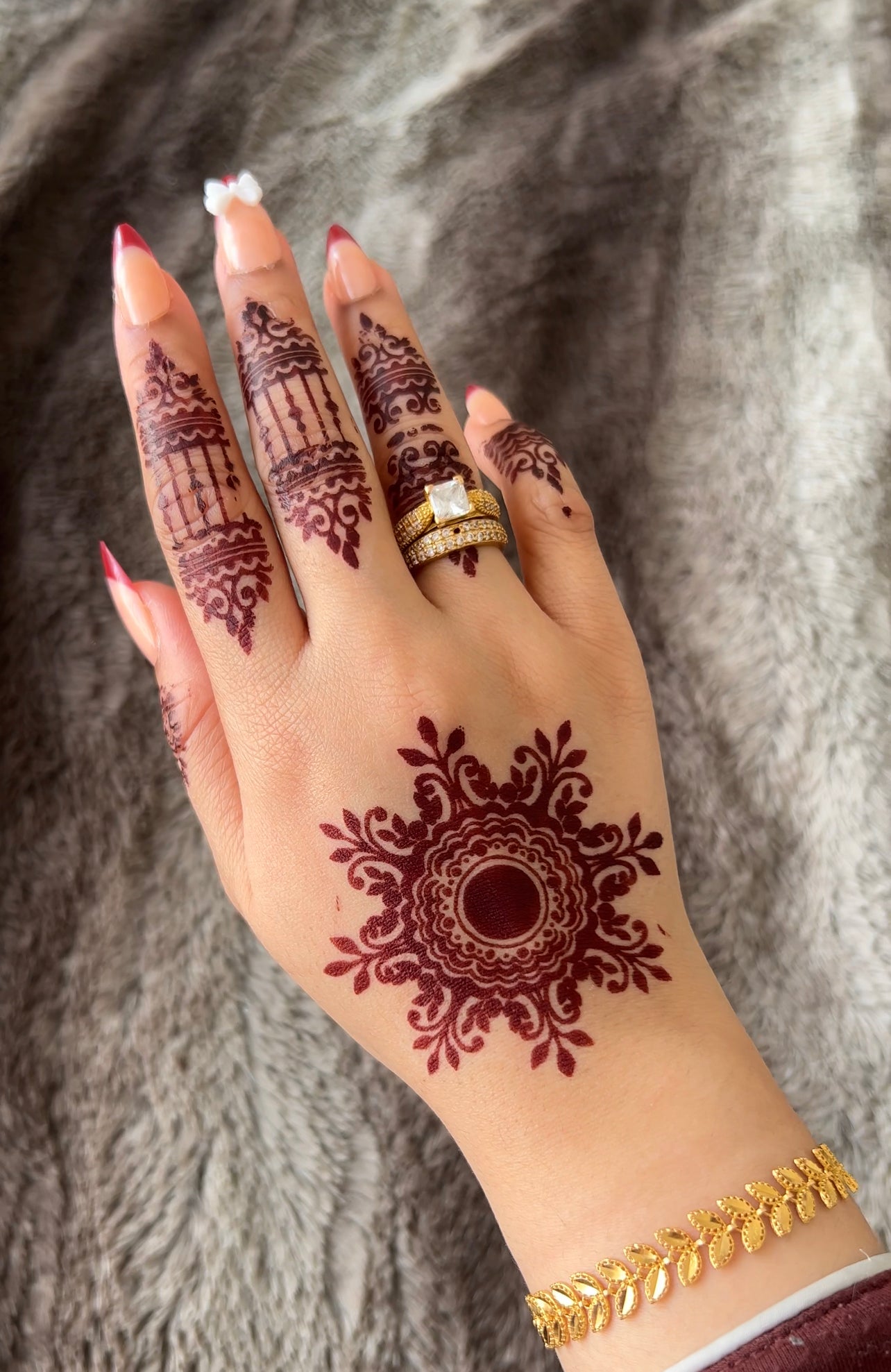 Silk Screen Stencil: LILLY (Both Hands)