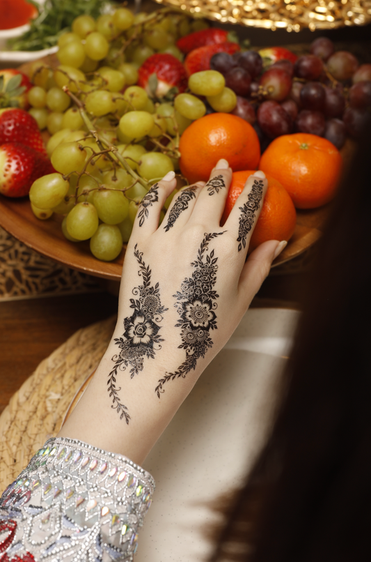 Black Henna Tattoo: HAYAT