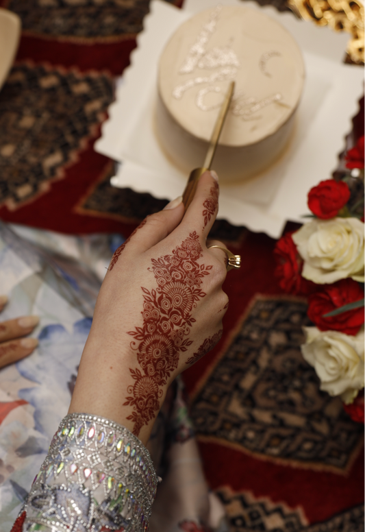 Maroon Henna Tattoo: LA FLORA